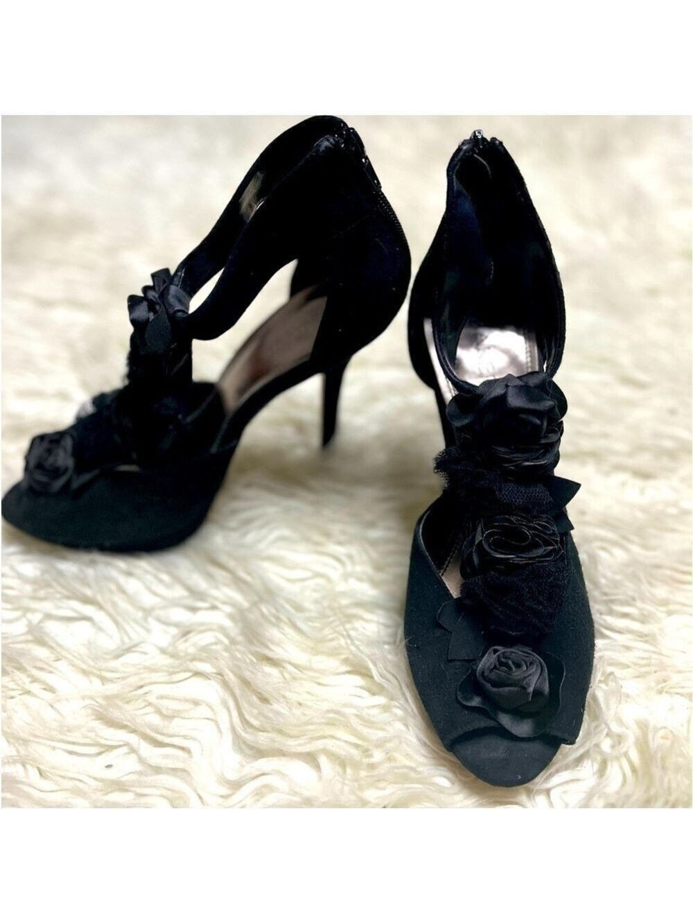 Bakers Women’s Black Suede Flower High Heel Shoes. Size 9
